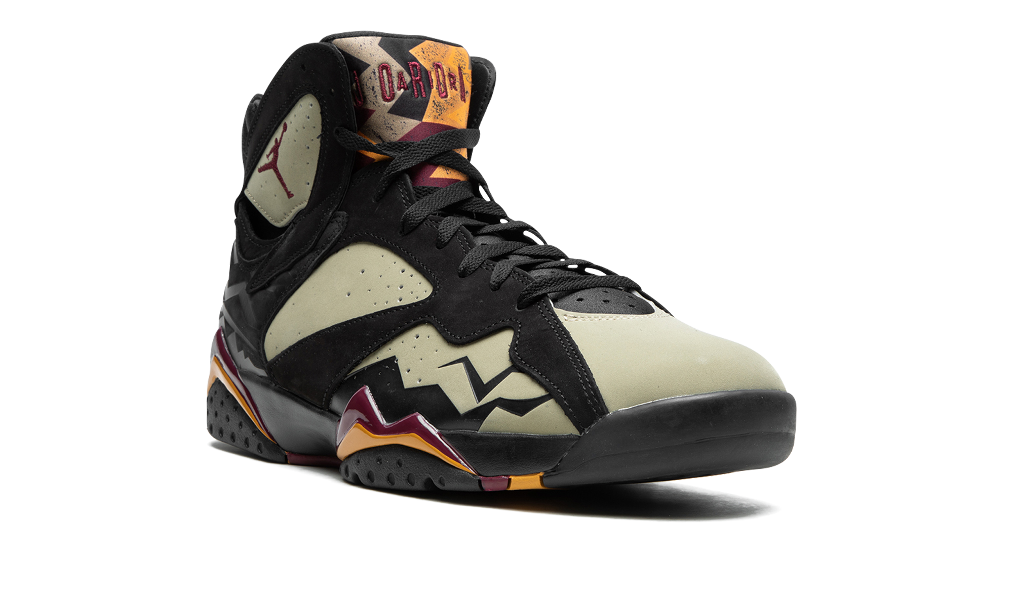 7 SE "Black Olive" DN9782 001
