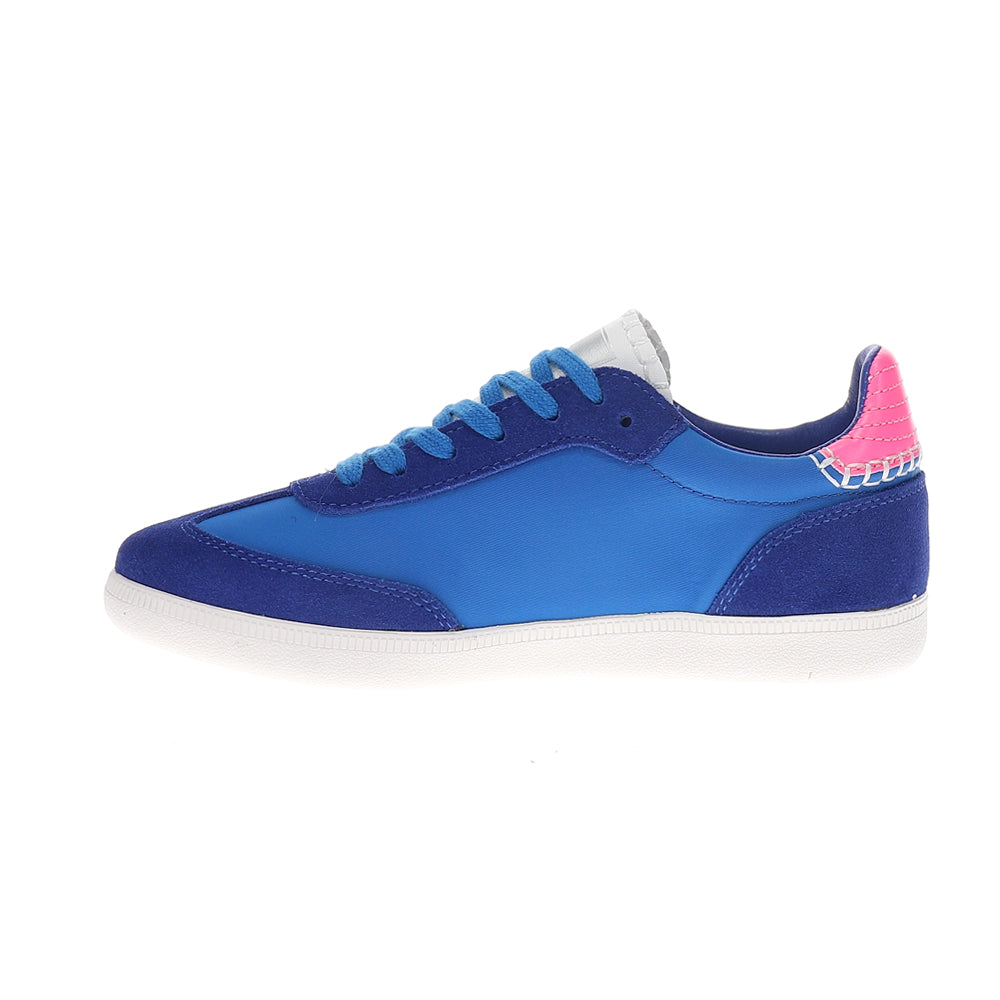 Crisp Lace Up Sneakers