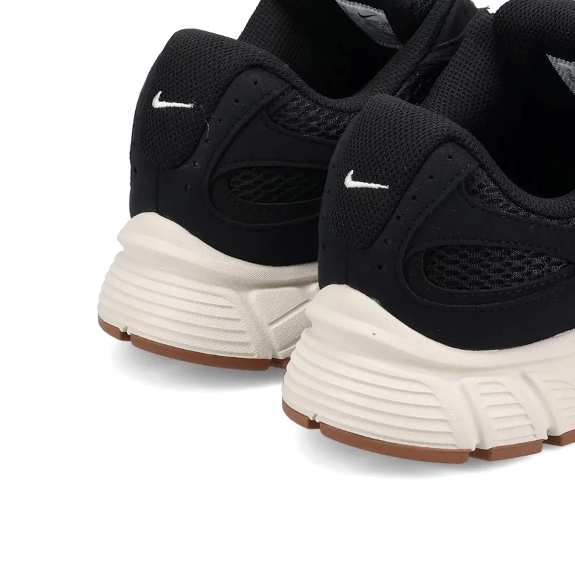 Nike V5 RNR 'Black Gum'