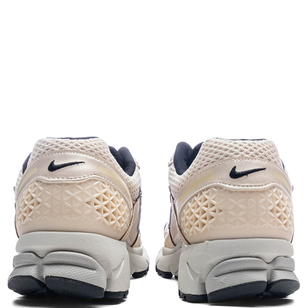 Women's Zoom Vomero 5 - Pearl White/Chrome/Light Bone