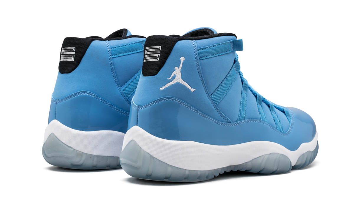 11 Retro "Pantone" 689479 405