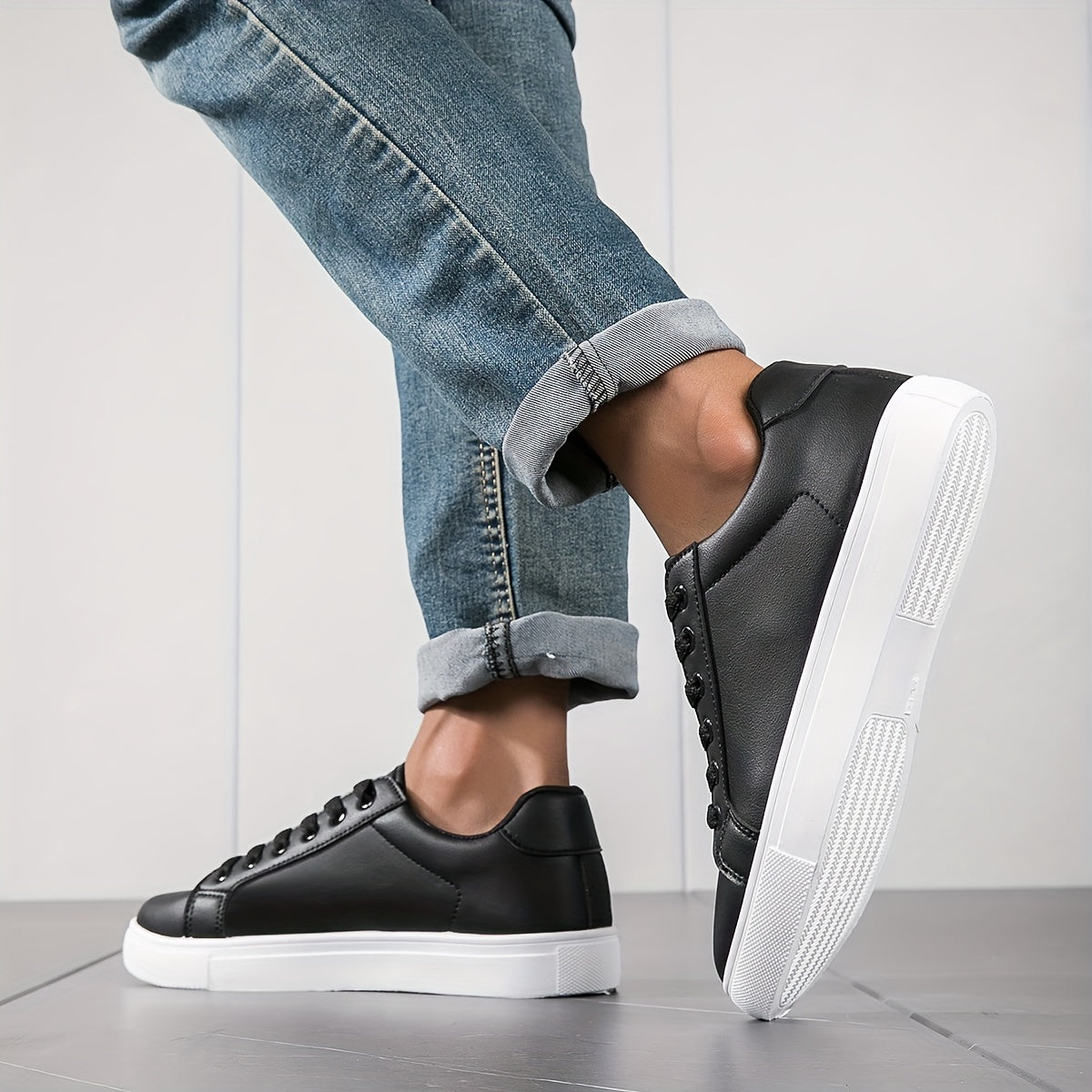 PLUS SIZE Men's Solid Skate Shoes, Comfy Non Slip Casual Lace Up Sneakers For Men's Outdoor Activities