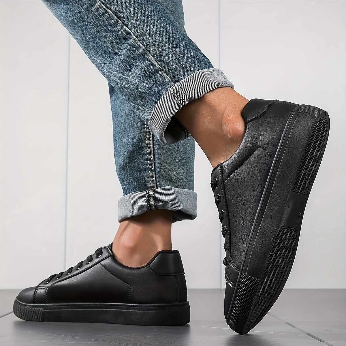 PLUS SIZE Men's Solid Skate Shoes, Comfy Non Slip Casual Lace Up Sneakers For Men's Outdoor Activities