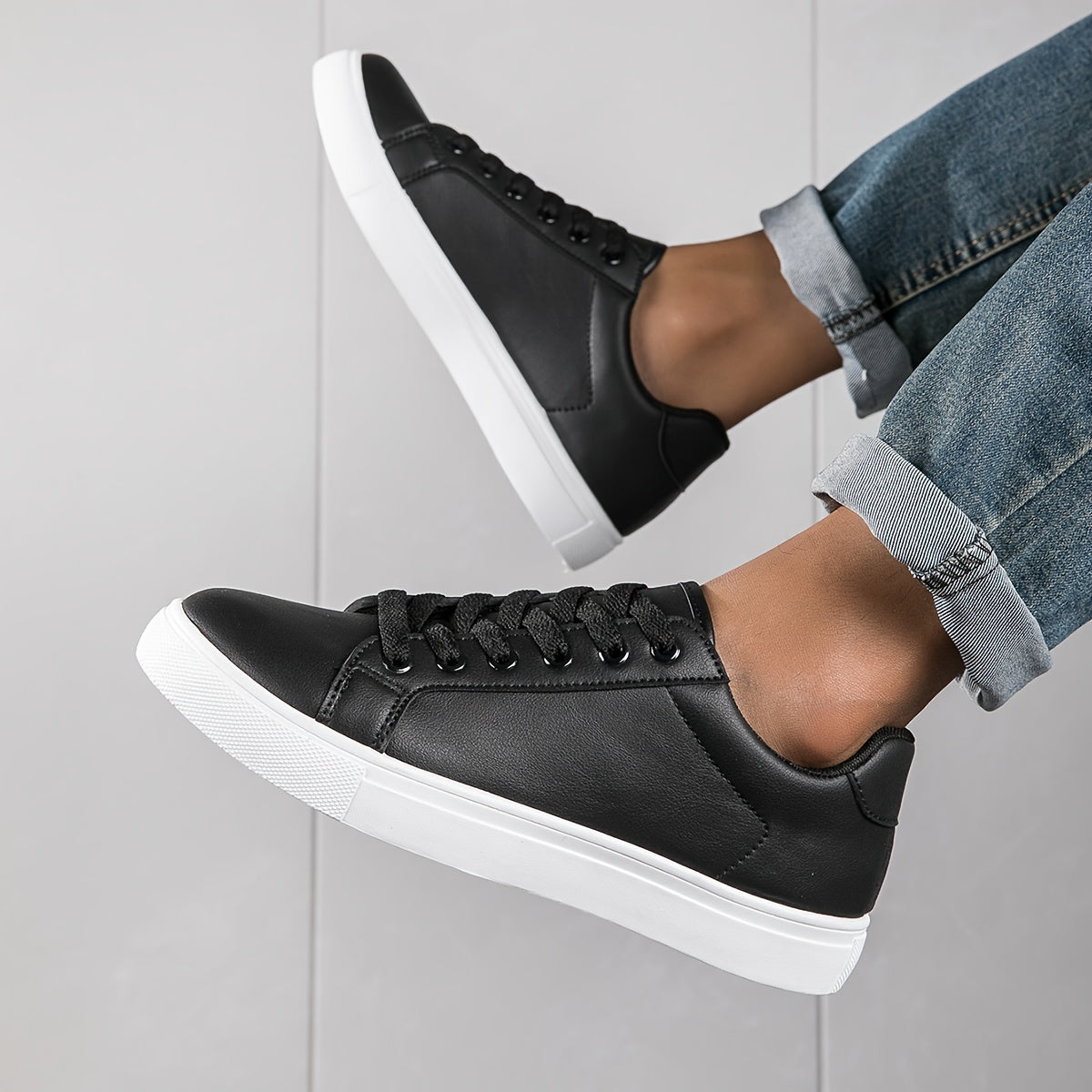 PLUS SIZE Men's Solid Skate Shoes, Comfy Non Slip Casual Lace Up Sneakers For Men's Outdoor Activities